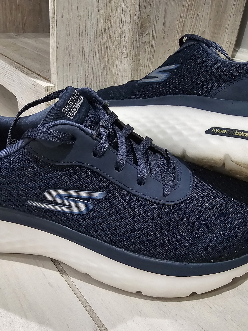 Skechers Women’s Navy Blue Go Walk Hyper Burst Sneakers Size 11